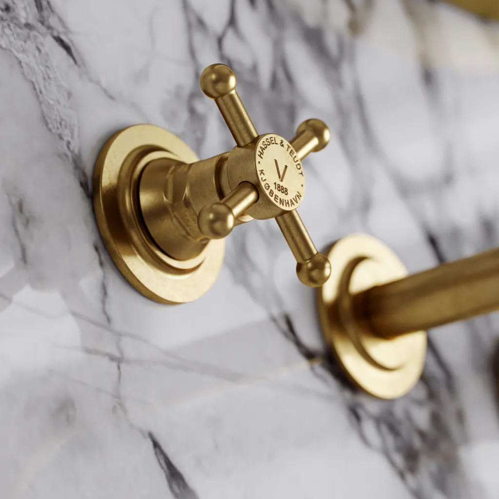 Hassel&Teudt HHV202 - Washbasin faucet w/ 220 mm. fixed spout. Polished Brass Natural
