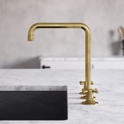 Hassel&Teudt HHV605 S06 - 3-hole Kitchen Mixer w/ U200 swivel spout, Polished Brass Natural